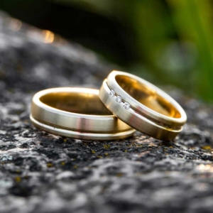 Poročna prstana iz rumenega zlata za ženina in nevesto