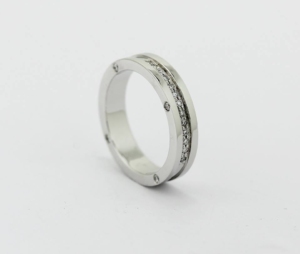 PRSTAN V BELEM ZLATU